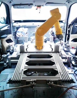 自動車ドア開閉耐久試験ロボットシステム ROACTERE 