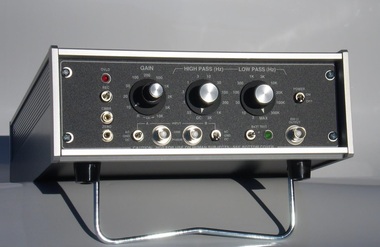 ローノイズ アナログ 電圧プリアンプ　1201型 