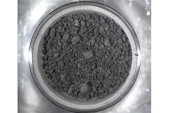 採取した『リュウグウ』試料（C）JAXA
